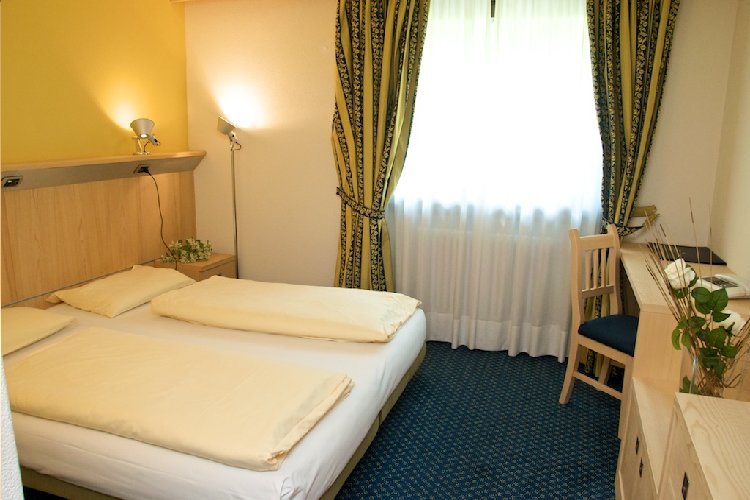 Charme Hotel Alexander - Via Freita N.103, Livigno 23041 - Room - Comfort 1
