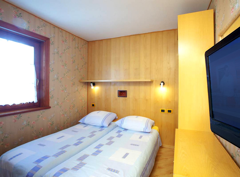 Hotel Astra - Via Saroch, N. 606, Livigno 23041 - Room - Small 1
