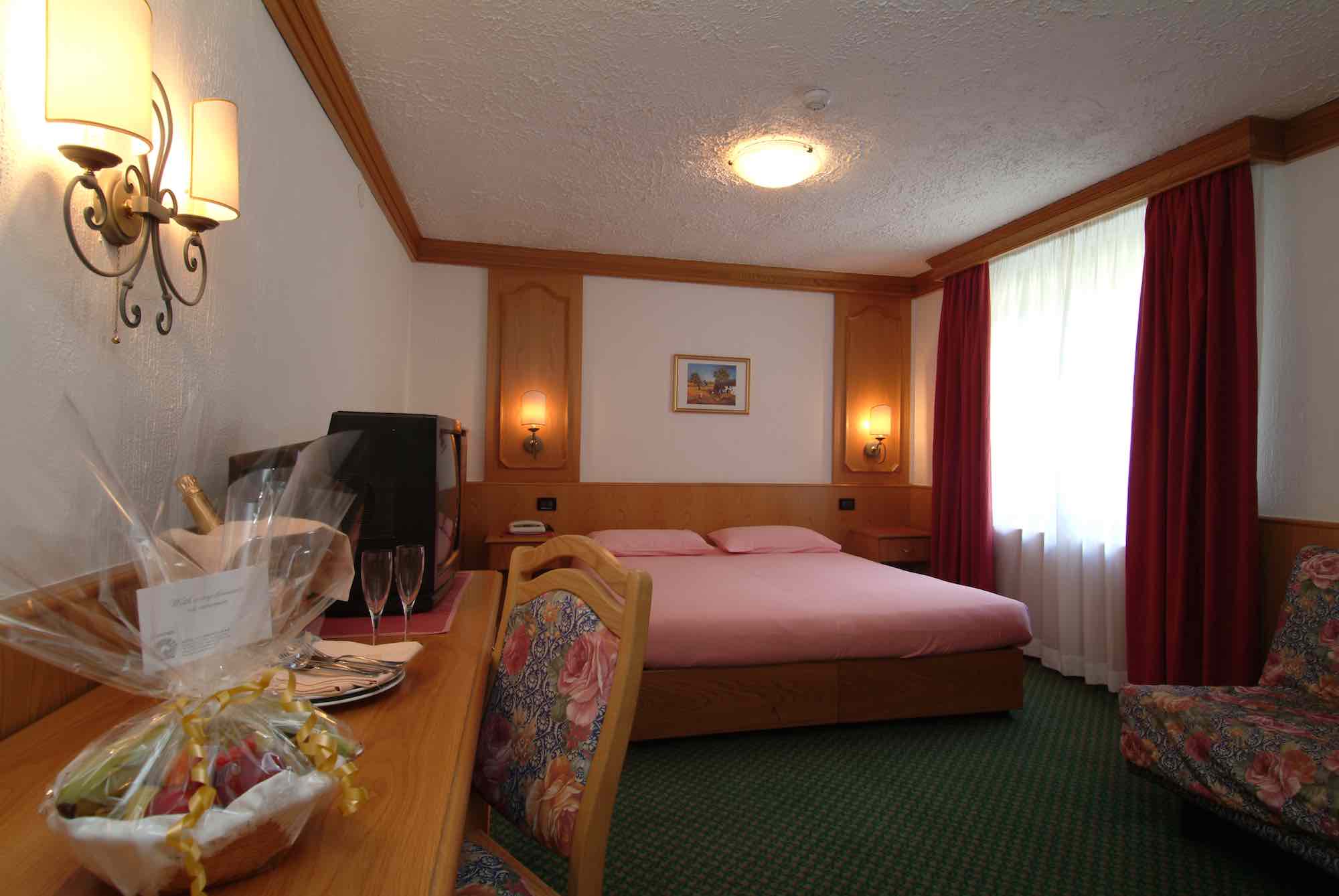 Hotel Intermonti - Via Gerus N.310, Livigno 23041 - Room - Classic 1