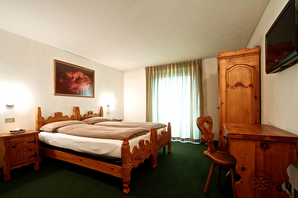 Hotel Loredana - Via Teola N.105, Livigno 23041 - Room - Standard  1