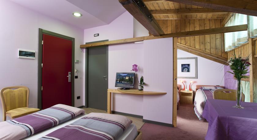 Hotel Marzia - Via Pedrana N.388, Livigno 23041 - Room - Family  1