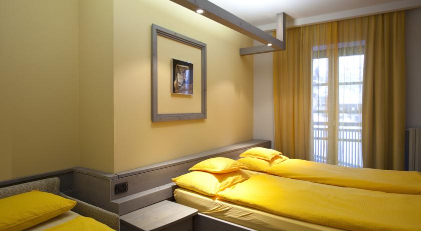 Hotel Marzia - Via Pedrana N.388, Livigno 23041 - Room - Superior 1