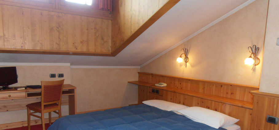 Hotel La Pastorella - Via Plan N.330, Livigno, 23041 - Room - Attic 1