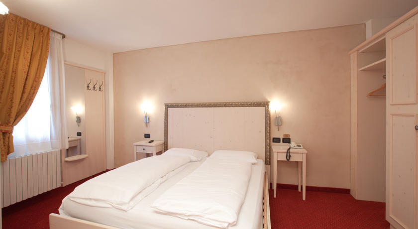 Hotel Piccolo Tibet - Via Rin N.420, Livigno 23041 - Room - Suite 1