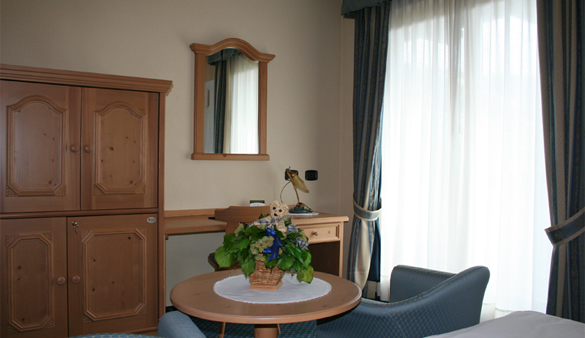 Hotel Flora - Via Tagliede N.98, Livigno 23041 - Room - Standard  2