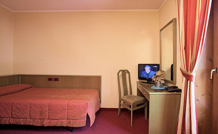 Hotel Krone - Via Bondi, 60 - Room - Standard  2