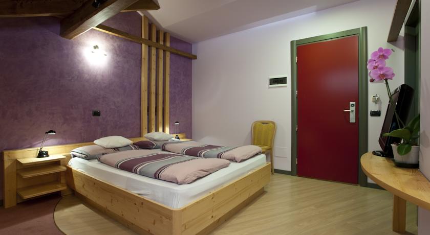 Hotel Marzia - Via Pedrana N.388, Livigno 23041 - Room - Family  2