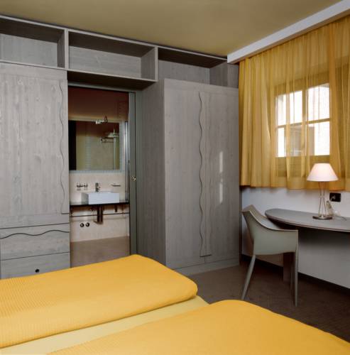 Hotel Marzia - Via Pedrana N.388, Livigno 23041 - Room - Superior 2