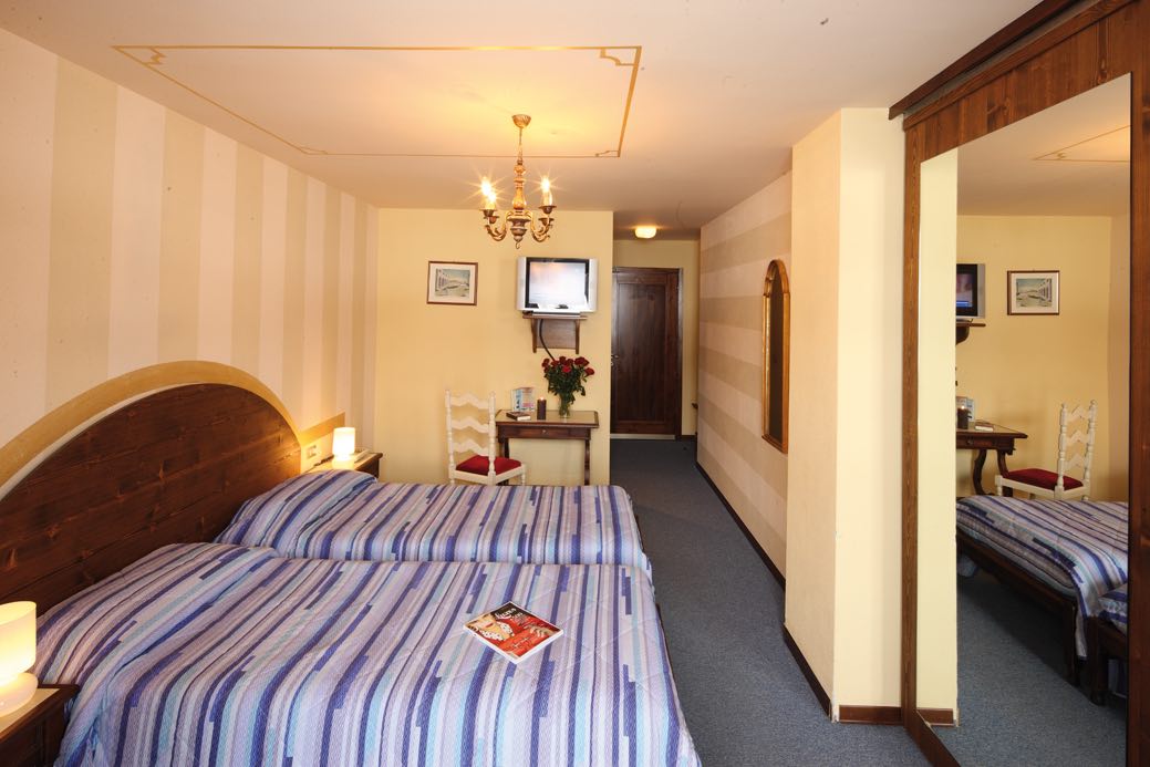 Hotel Pare - Via Gerus N.118, Livigno 23041 - Room - Standard  2