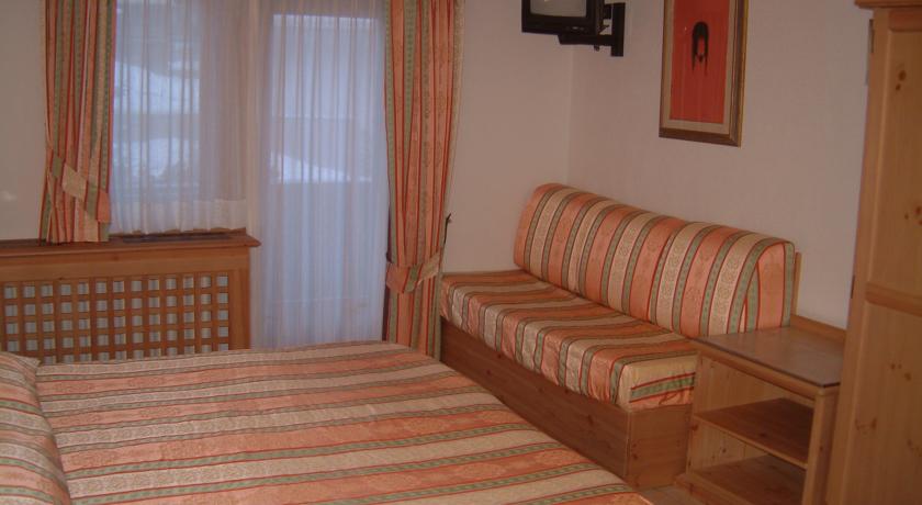 Hotel Bucaneve - Via SS 301 N.194, Livigno 23041 - Room - Standard  2