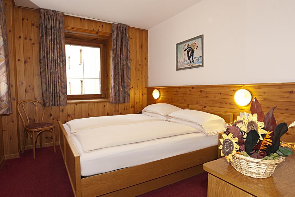 Hotel Livigno - Via Ostaria N.573, Livigno 23041 - Room - Standard  2