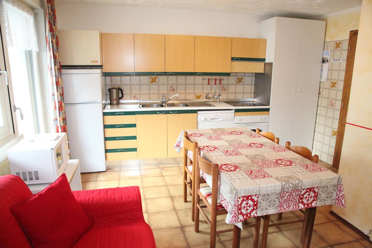 Appartamenti Arcobaleno 1 - Via Ostari, 110, Livigno, 23041 - Apartment - Appartamento Rosso 2