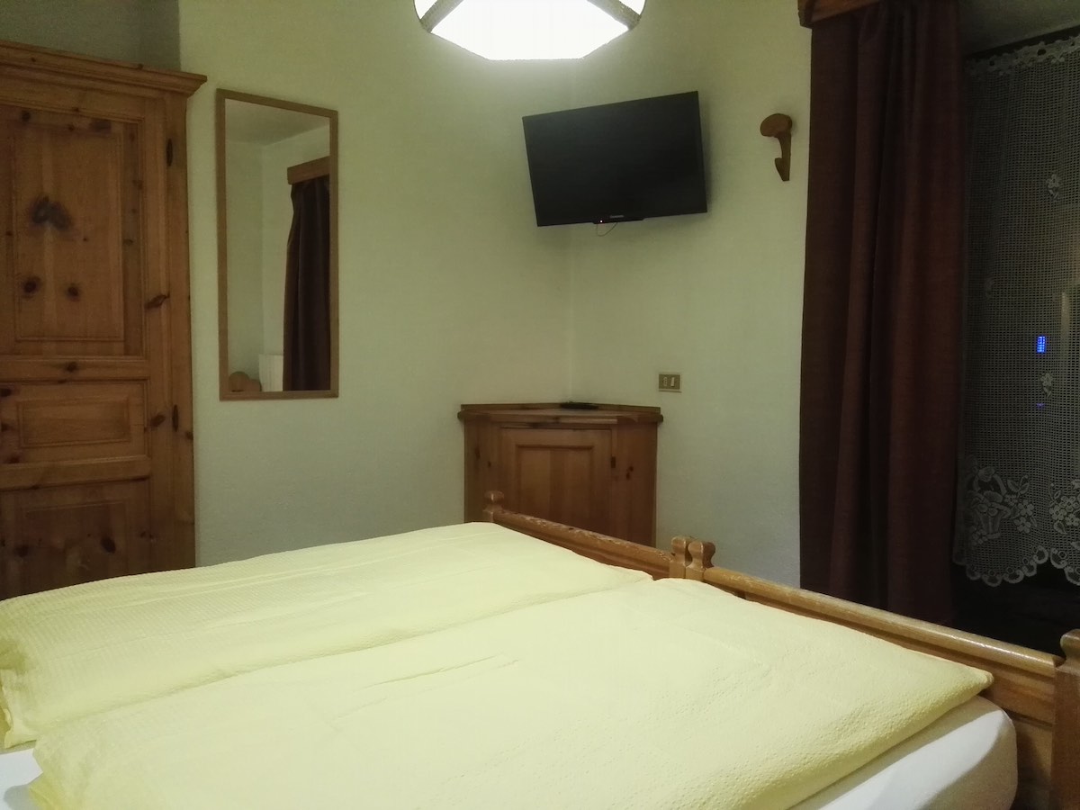 Garni al Silvestri Vei - Via Toiladel 10, Livigno, 23041 - Room - Room 1 2