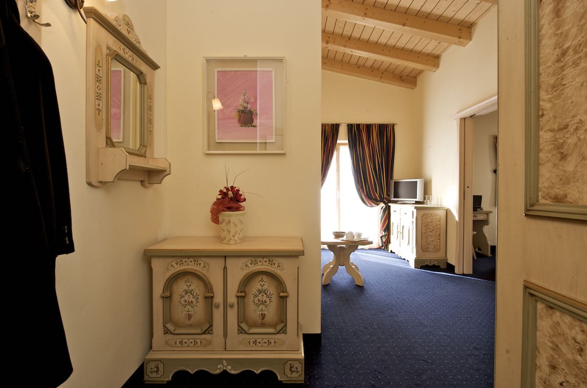 Hotel Touring - Via Plan N.117, Livigno 23041 - Room - Honeymoon Suite 2