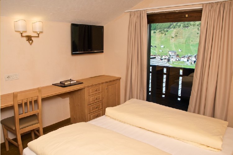 Charme Hotel Alexander - Via Freita N.103, Livigno 23041 - Room - Comfort 3