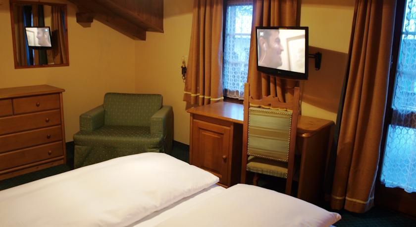 Hotel Alpina - Via Bondi N.15, Livigno 23041 - Room - Classic 3
