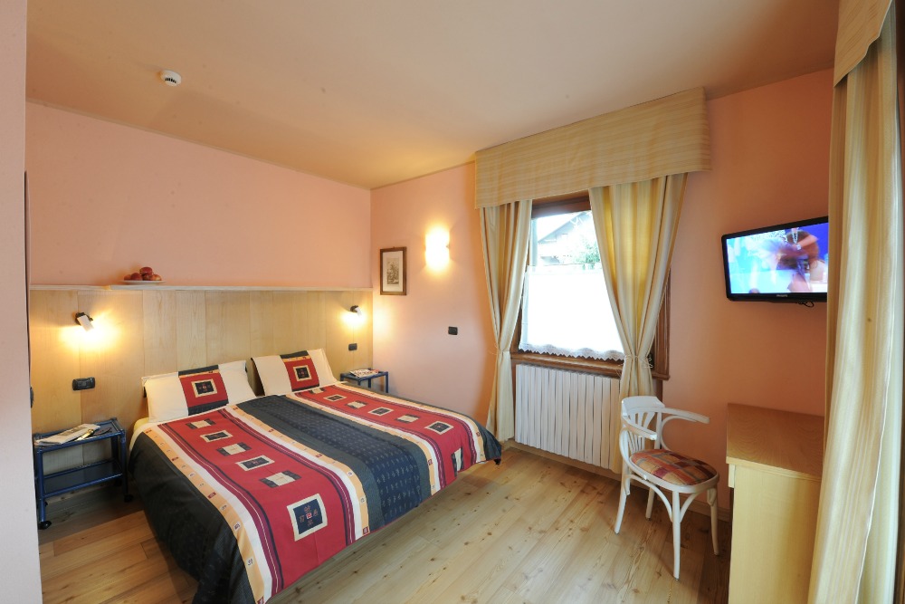 Hotel Astra - Via Saroch, N. 606, Livigno 23041 - Room - Comfort 3