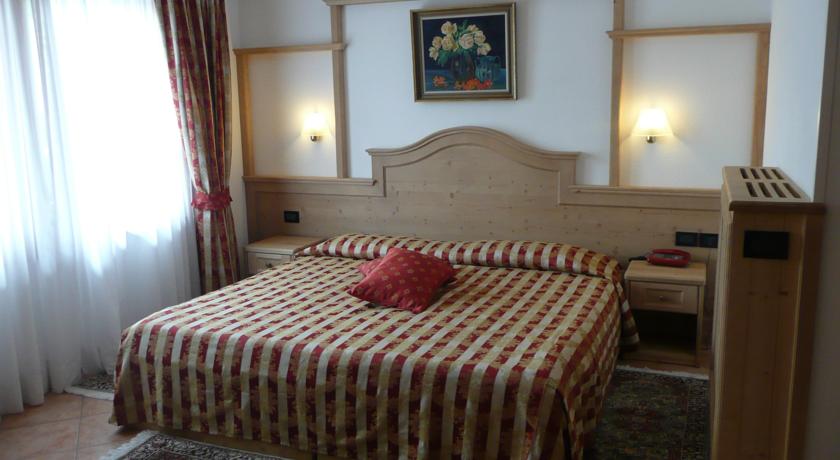 Hotel Bucaneve - Via SS 301 N.194, Livigno 23041 - Room - Standard  3
