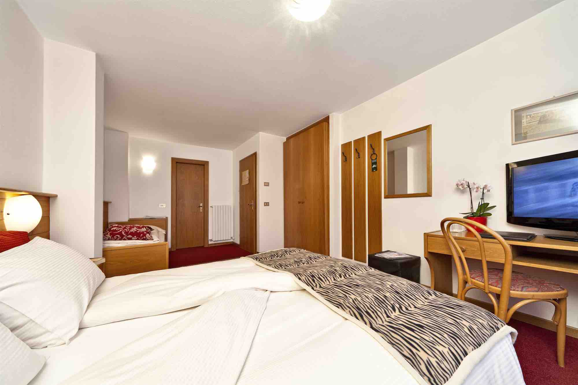 Hotel Livigno - Via Ostaria N.573, Livigno 23041 - Room - Comfort 3