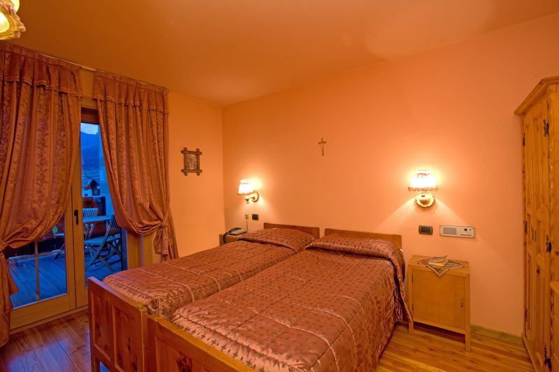Hotel La Montanina - Via Pienz N.58, Livigno 23041 - Room - Standard  3