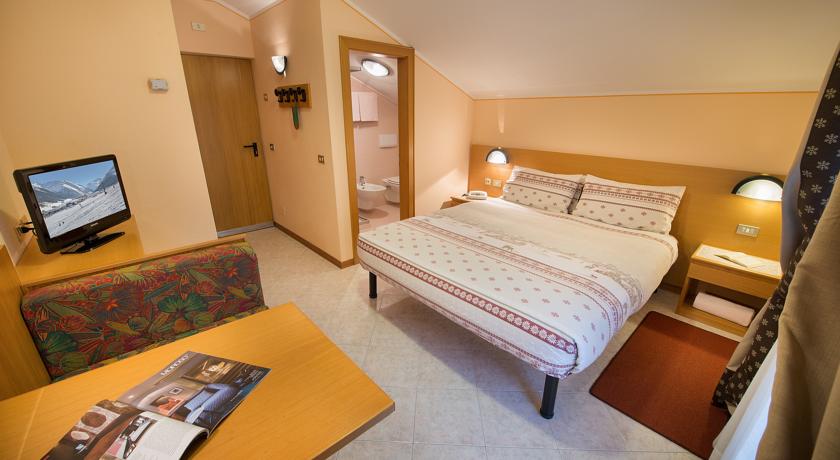 Hotel Oasi - Via Saroch N.1560, Livigno 23041 - Room - Standard  3