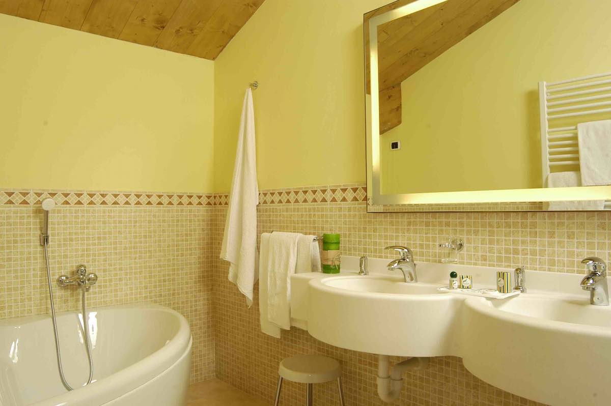 Hotel Cervo - Via Sant Antoni N.66, Livigno 23041 - Room - Suite 3