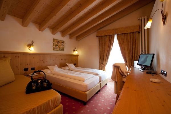 Hotel Amerikan - Via Florin N.77, Livigno 23041 - Room - Comfort 4