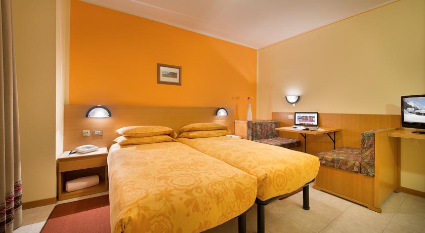 Hotel Oasi - Via Saroch N.1560, Livigno 23041 - Room - Standard  4