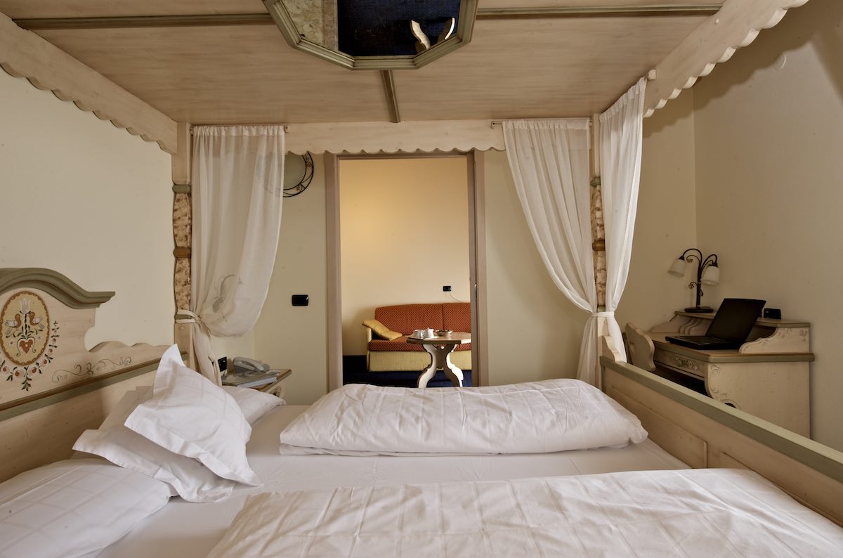 Hotel Touring - Via Plan N.117, Livigno 23041 - Room - Honeymoon Suite 4