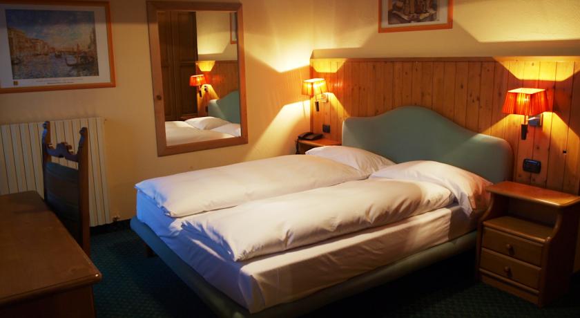 Hotel Alpina - Via Bondi N.15, Livigno 23041 - Room - Classic 5