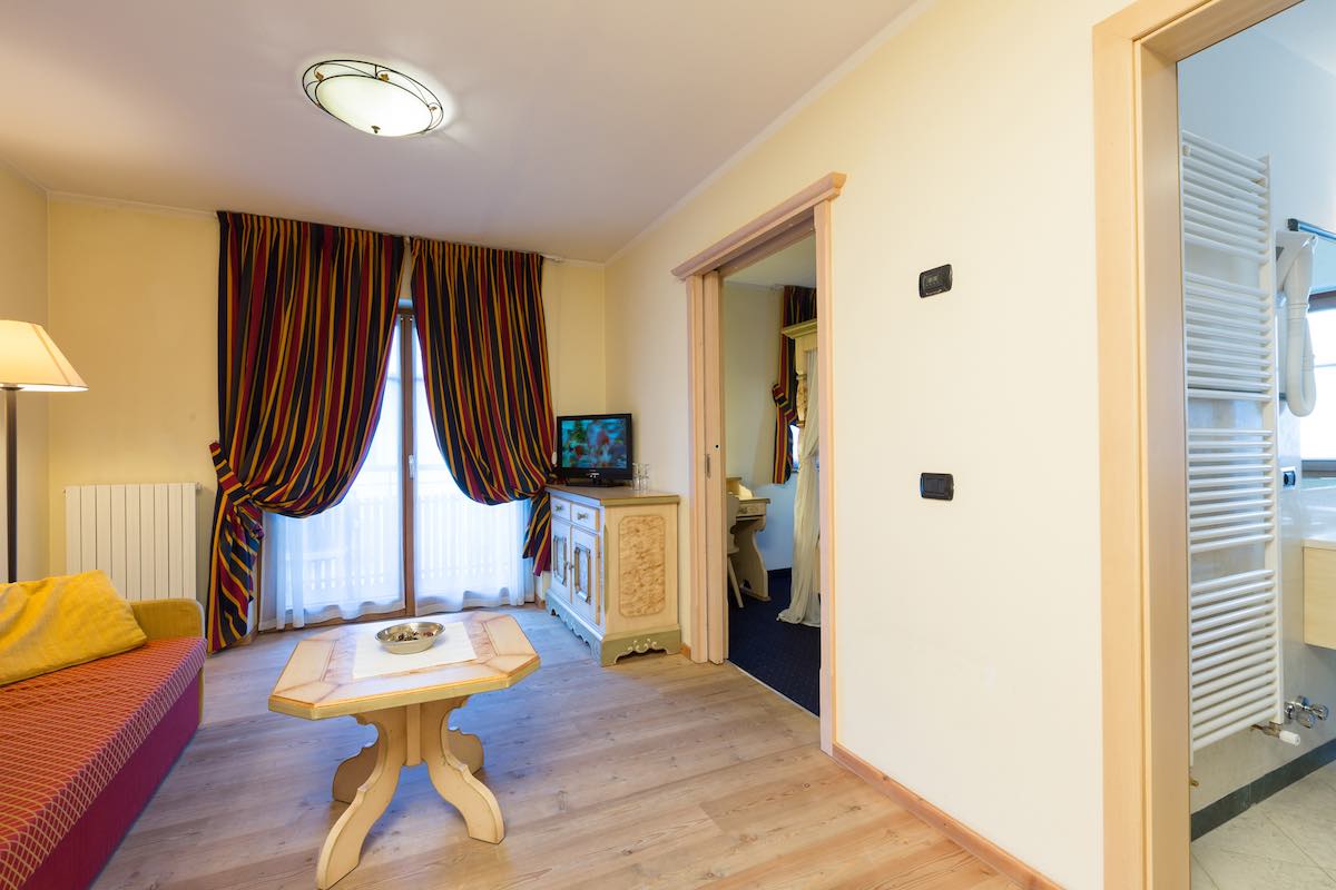 Hotel Touring - Via Plan N.117, Livigno 23041 - Room - Honeymoon Suite 5