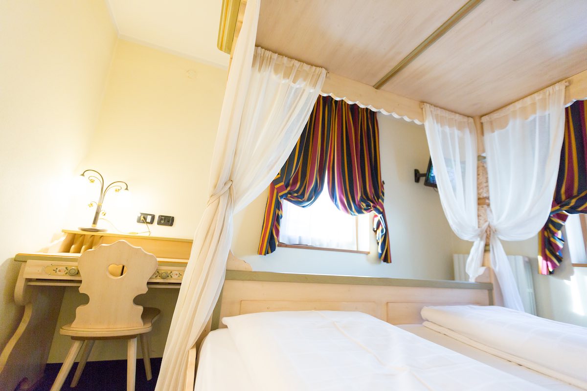 Hotel Touring - Via Plan N.117, Livigno 23041 - Room - Honeymoon Suite 6