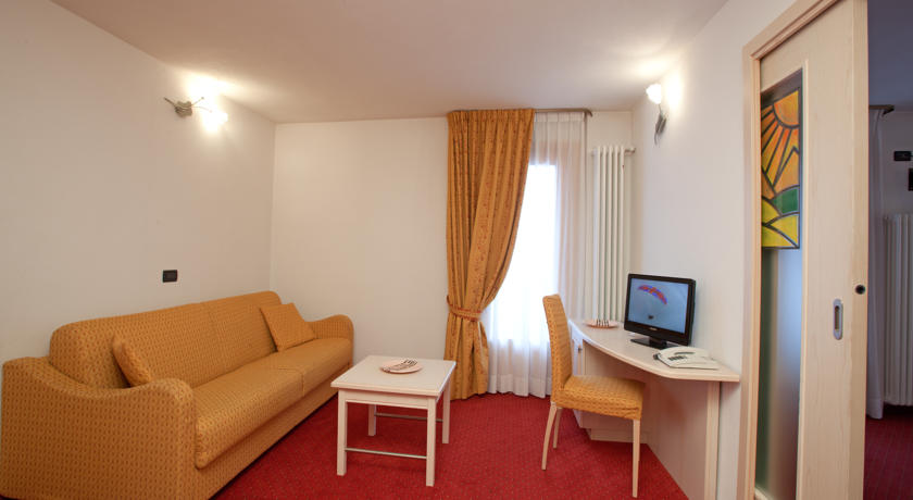 Hotel Piccolo Tibet - Via Rin N.420, Livigno 23041 - Room - Suite 7