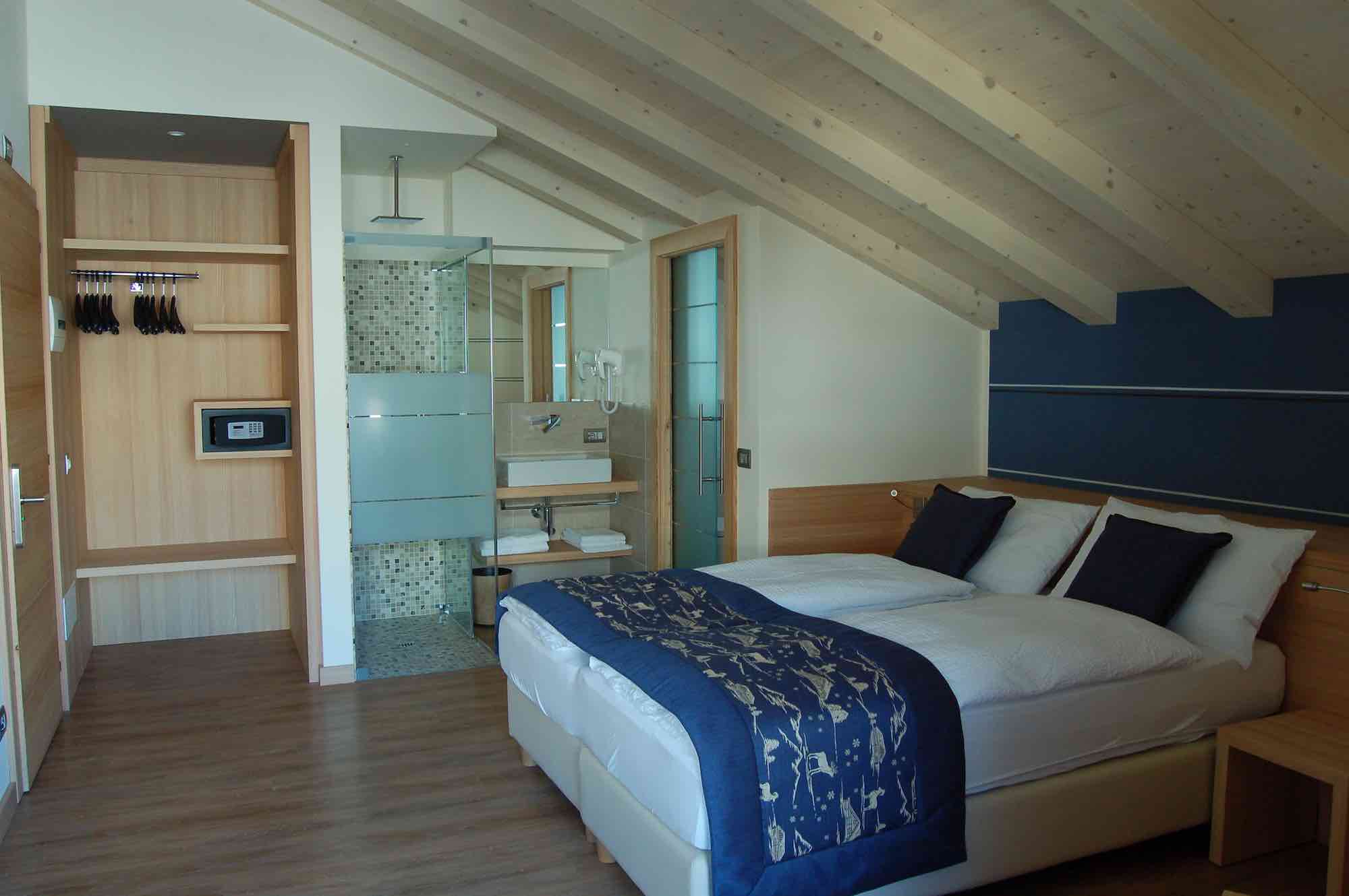 Hotel Bondi - Via Bondi N.460, Livigno 23041 - Room - Standard  8