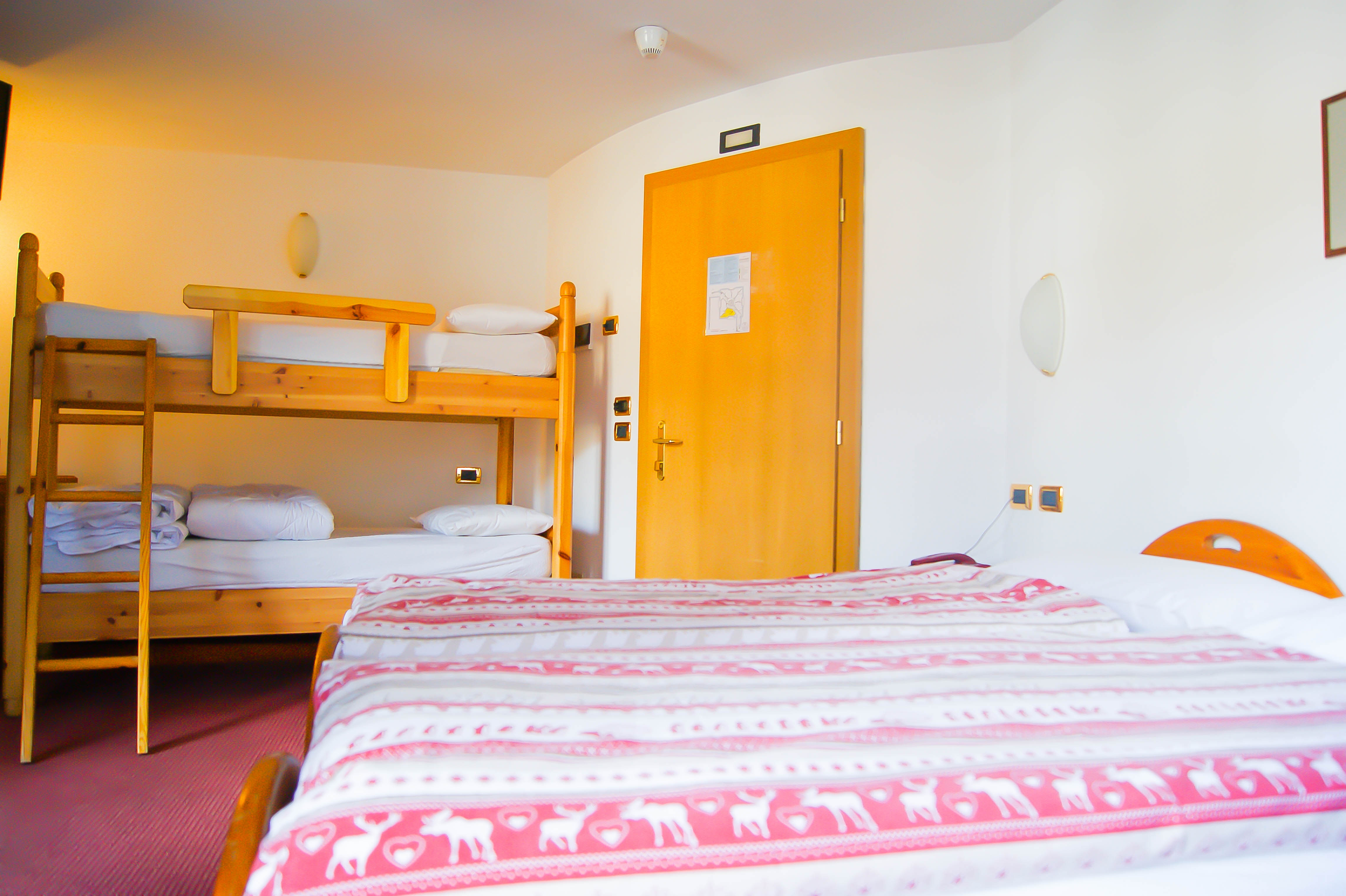 Hotel Alpenvillage - Via Gerus N.311, Livigno 23041 - Room - Quadrupla 1